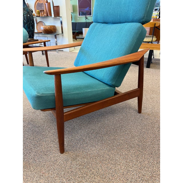 Mid Century Modern Adjustable Lounge Chair with matching ottoman in the original Teal upholstery! Striking design by Arne...
