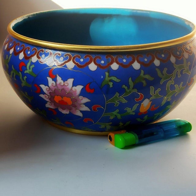 Vintage Cloisonné Enamel Brush Washer – Scrolling Lotus & Vine Motif, Cobalt Blue Ground For Sale In Los Angeles - Image 6 of 8