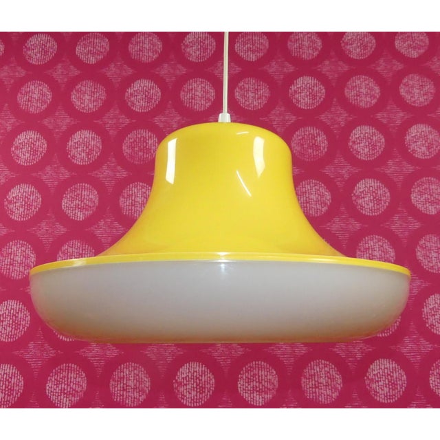 Cool 70s ceiling lamp the color combination yellow and white is always a guarantee of a good mood! plastic body milky...