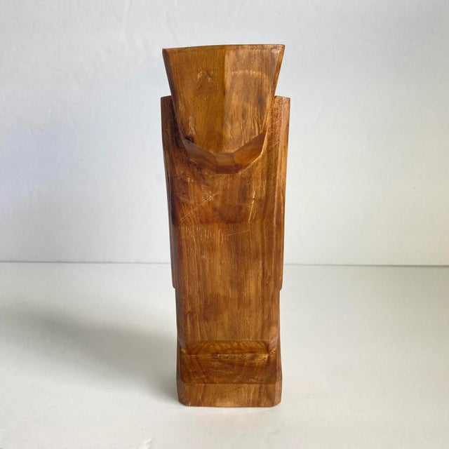 Mid 20th Century Vintage Hand Carved Wood Statue Palau Micronesia Squatting Figure Mother of Pearl Eyes Tiki Style For Sale - Image 5 of 9