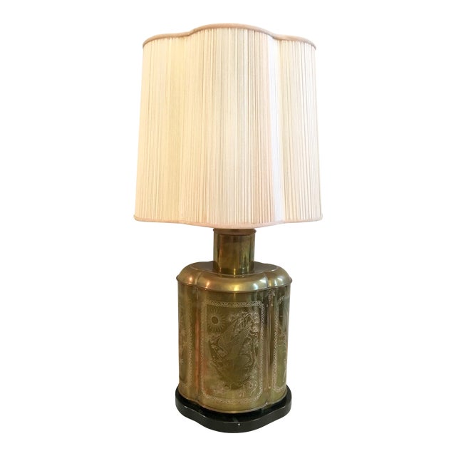 1960s Hollywood Regency Etched Brass Urn Table Lamp and String Lampshade For Sale
