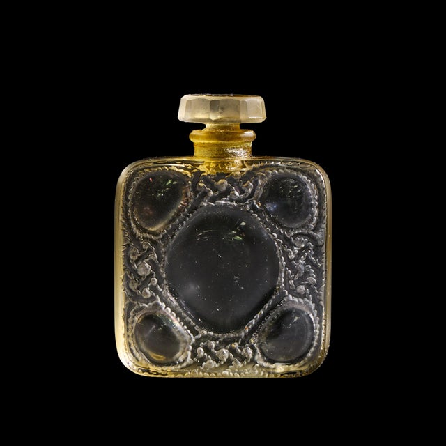 René Lalique René Lalique Les Cinq Fleurs French Glass Perfume Bottle For Sale - Image 4 of 5