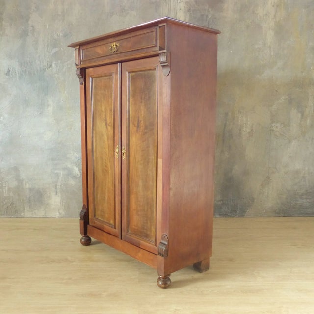 Antique Credenza, 1880s, in Very Good conditions. Designed before 1890