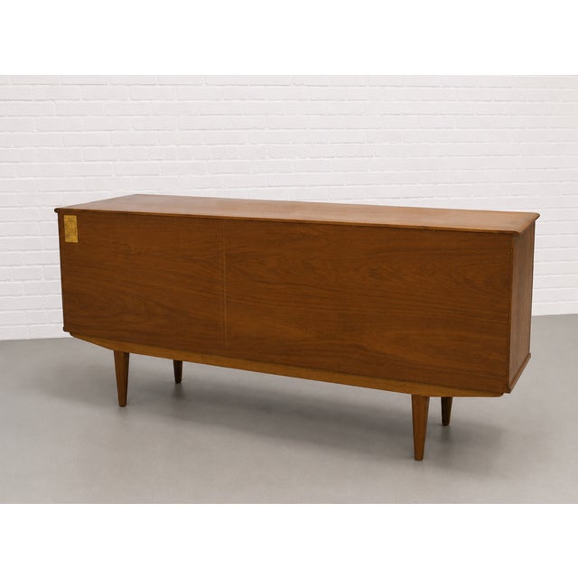 Mid Century Modern Walnut Credenza by Alfred Cox, Made in England, C. 1960’s For Sale - Image 17 of 18