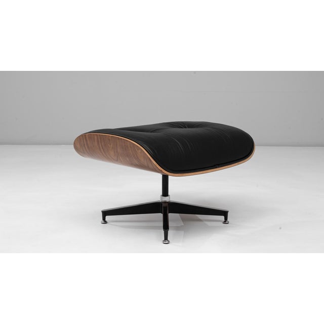This authentic Herman Miller Eames Ottoman exemplifies timeless mid-century modern design with its sleek profile and...