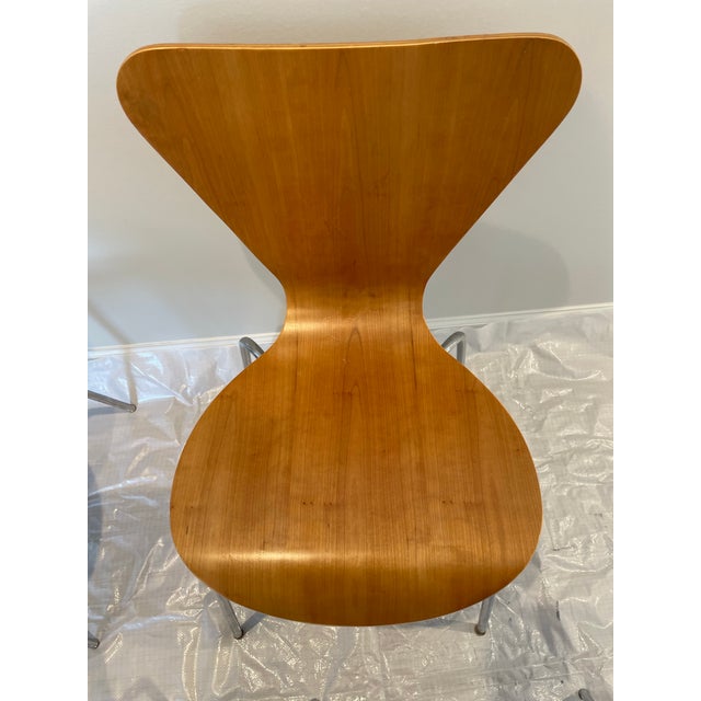 1970s Set of 4 Mid-Century Modern Chairs in the Style of Arne Jacobsen Series 7 For Sale - Image 6 of 12
