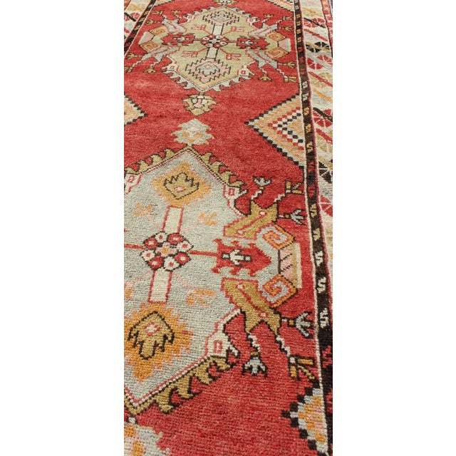 Sub-Geometric Tribal Vintage Oushak Runner From Turkey in Soft Red For Sale In Atlanta - Image 6 of 8