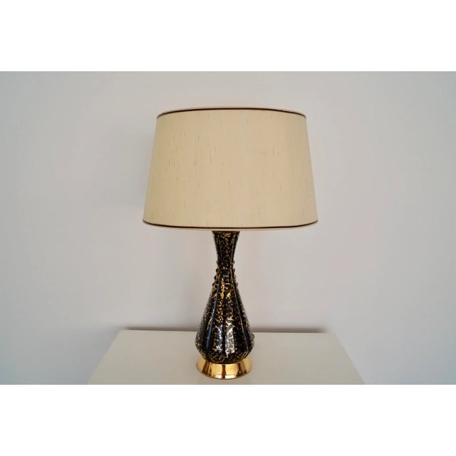 Dorothy Draper 1950's Hollywood Regency Porcelain Table Lamp For Sale - Image 4 of 13