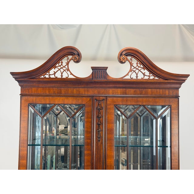 Henkel Harris Late 20th Century Georgian Style Mahogany Display Cabinet With Glazed Doors For Sale - Image 4 of 12