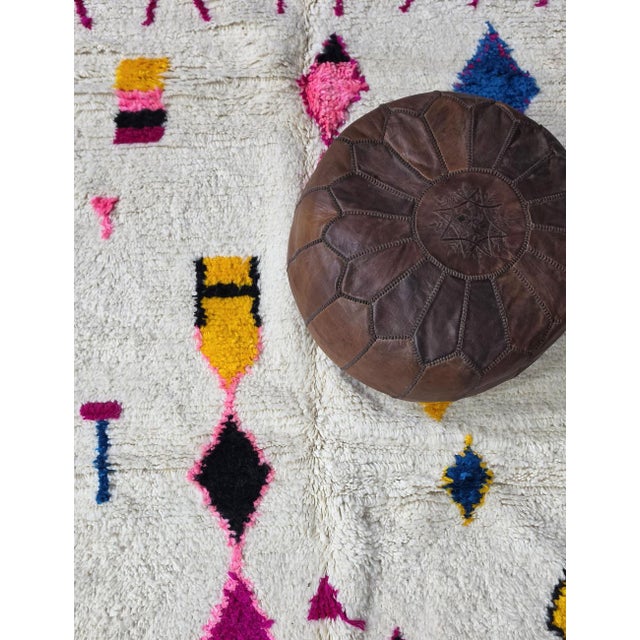 Ivory Moroccan Azilal Wool Rug - 9.8 X 5.9 Ft For Sale - Image 8 of 8