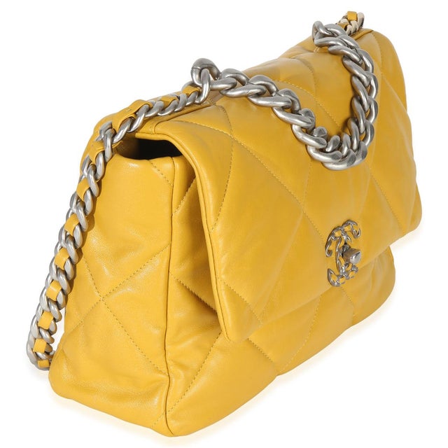 Traditional Yellow Quilted Lambskin Large Chanel 19 Flap Bag For Sale - Image 3 of 9
