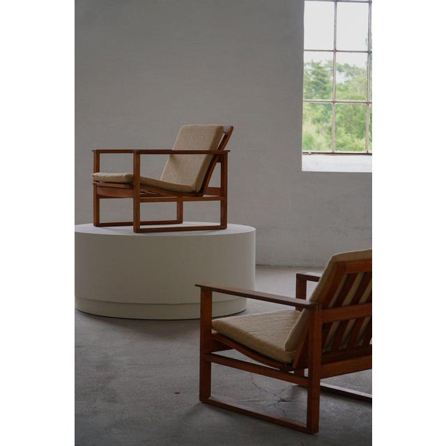 Gold BM2256 Lounge Chairs in Oak & Hessian attributed to Børge Mogensen for Fredericia, Denmark, 1960s, Set of 2 For Sale - Image 8 of 18