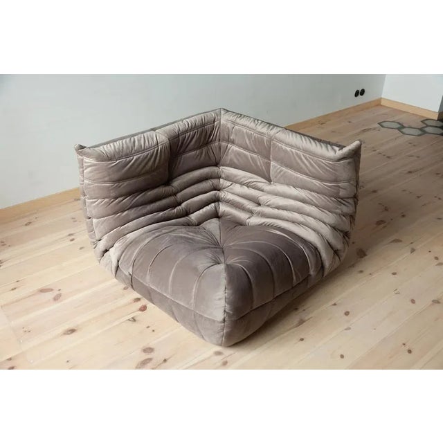 Ligne Roset Elephant Grey Velvet Togo Corner Chair by Michel Ducaroy for Ligne Roset For Sale - Image 4 of 4