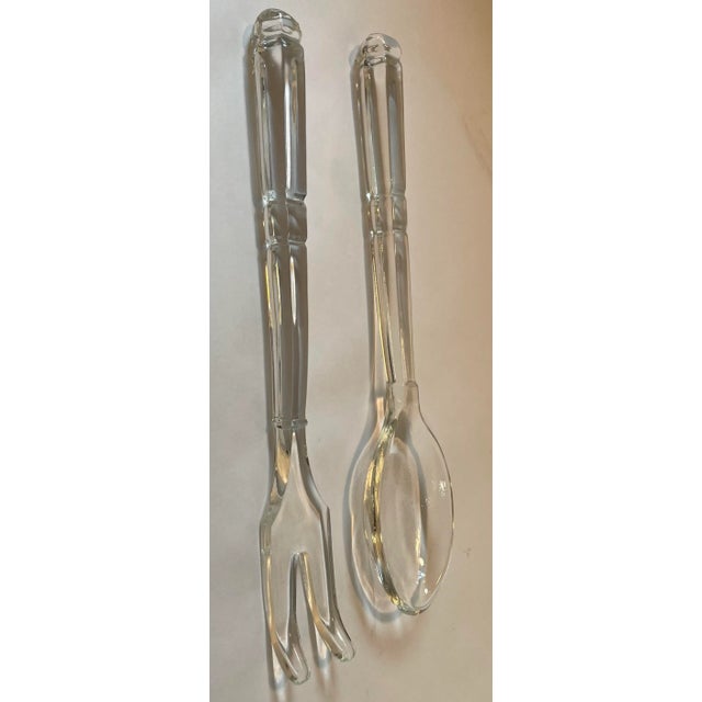 Pretty simple modern design on this spoon and fork salad serving set!good