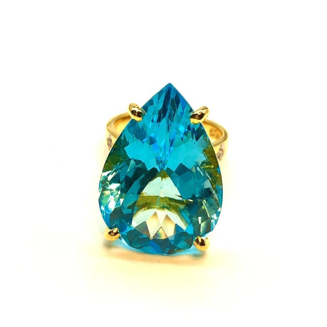 Early 21st Century Bochic "Capri" Vintage Blue Topaz & Diamond RIng Set In 18K Gold & Silver For Sale - Image 5 of 18