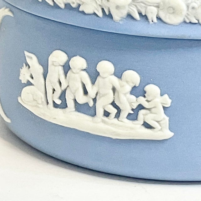 English 1980s Vintage English Hollywood Regency Wedgwood Blue Trinket Box, Hellenic Greek Images For Sale - Image 3 of 12