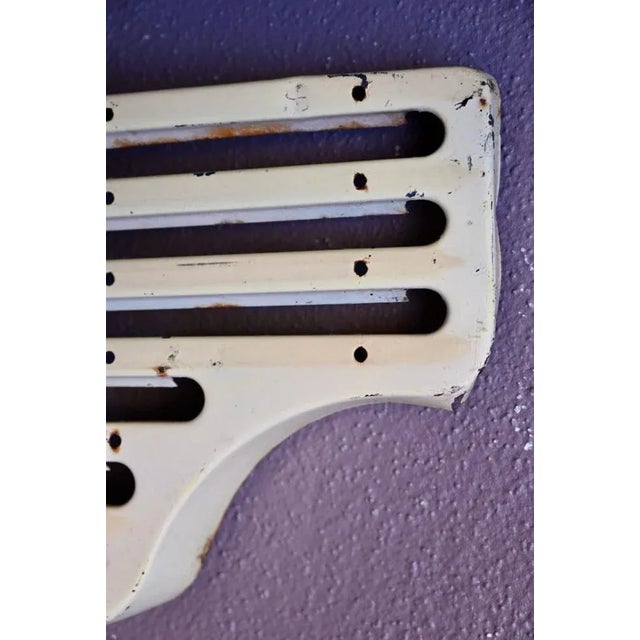 Here is a piece that may remind some memories! This old peugeot 203 grille is a completely offbeat decoration object, but...