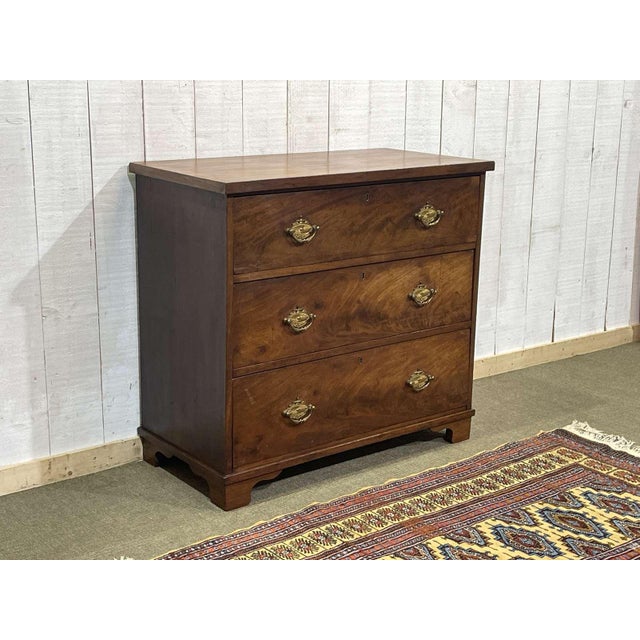 19th Century English Mahogany Chest of Drawers For Sale - Image 3 of 18
