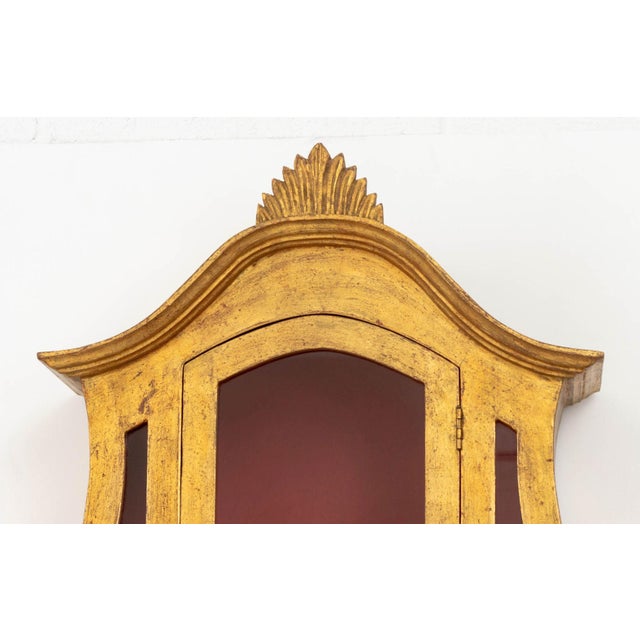Italian Neoclassical Style Giltwood Wall-Hanging Vitrine Cabinet For Sale In New York - Image 6 of 9