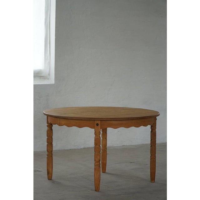 Mid-Century Modern Round Danish Dining Table in Oak with Two Extensions, 1960s For Sale - Image 3 of 18