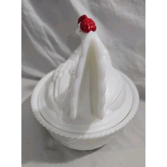 Mid-Century Modern Vintage Mid-Century Modern Westmoreland White Milk Glass Hen on Nest Bowl For Sale - Image 3 of 7