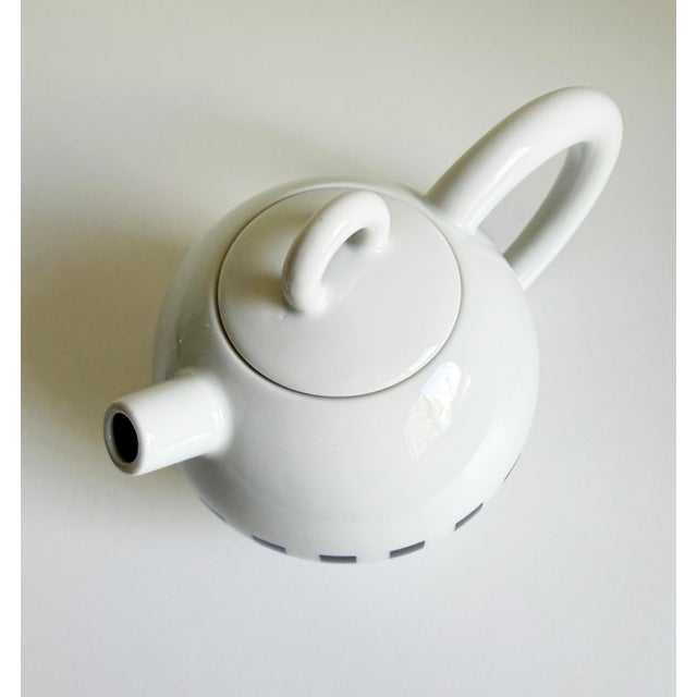 White 1980s Memphis Tea Set by Matteo Thun for Arzberg Porzellan, Germany - Set of 5 For Sale - Image 8 of 15