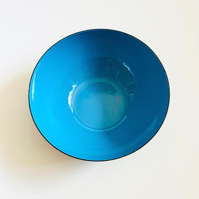 A mid century vintage enameled metal bowl. Vibrant blue enameled interior with a matte gray finish to the exterior metal....