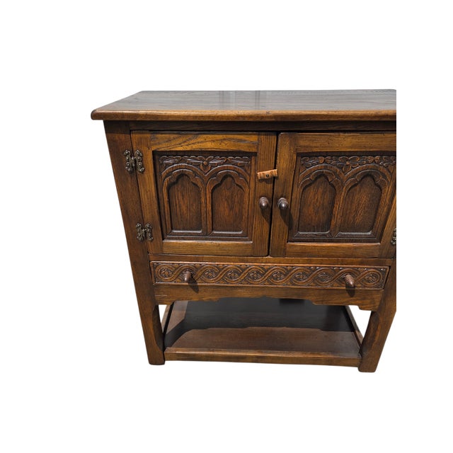 Wonderful rare early Ethan Allen made in England server in great condition. minor age-related ware. Some glare and...
