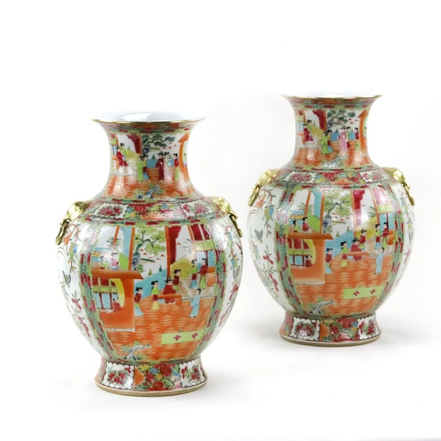 A pair of large Guangcai porcelain vases in the 19th centurys, the full name is Guangzhou Zhijincai porcelain, a kind of...