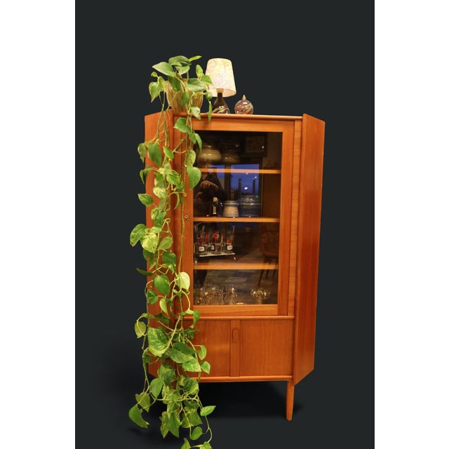 Gunni Omann Vintage Danish Corner Cabinet in Teak with Glass Door by Gunni Omann, 1960s For Sale - Image 4 of 9