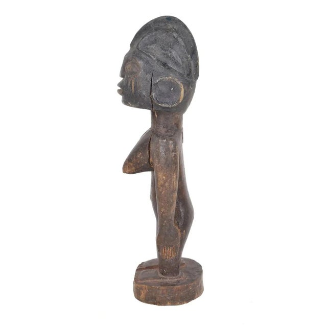 Early 20th Century Early 20th Century Yoruba Ibeji Female Miniature Figure 11.5 Inch Nigeria For Sale - Image 5 of 5