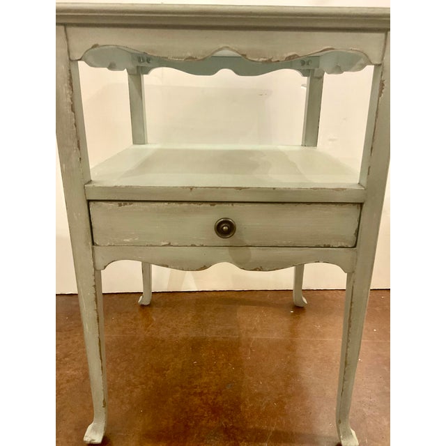 Hooker Furniture Hooker Gray Scalloped Accent Table For Sale - Image 4 of 4