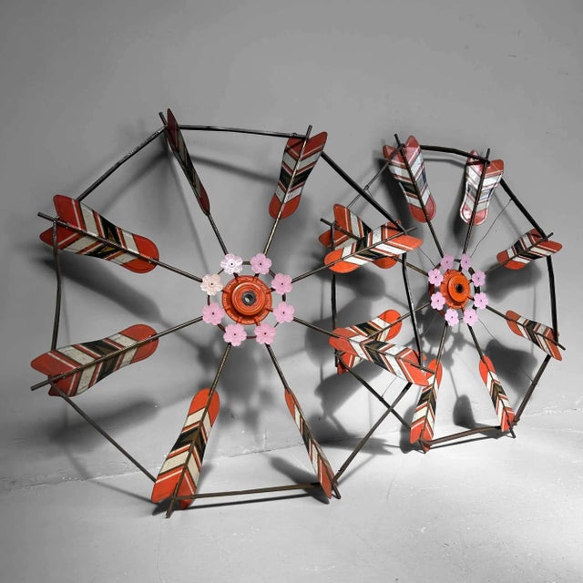 Colorful set of metal spinning wheels from the 1950s-60s. Dimensions: height 4 cm, diameter 88.5 cm. These spinning wheels...