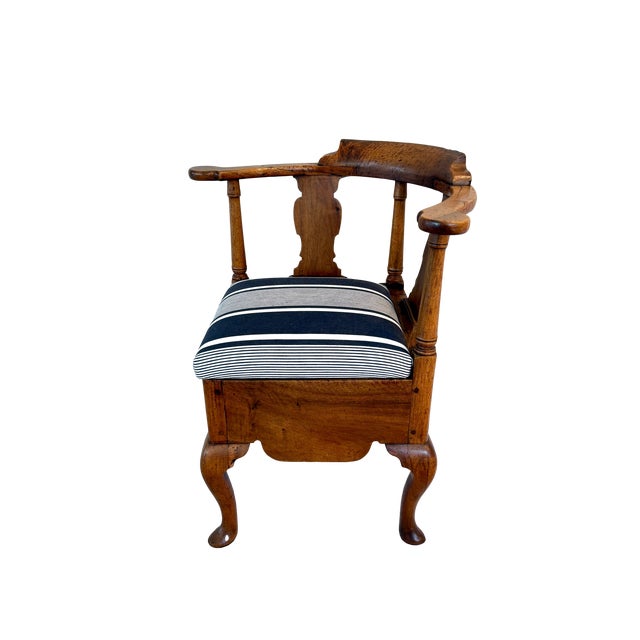 Wood American Queen Ann Style Walnut Corner Commode Chair, Circa 1740 For Sale - Image 7 of 13