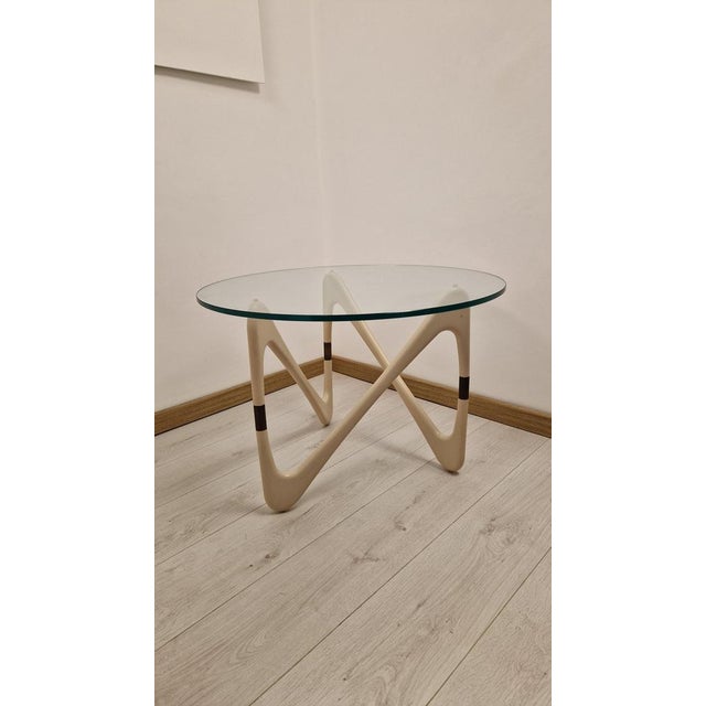 Metal Coffee Table in White Lacquered Wood and Brass with Round Glass Top, 1950s For Sale - Image 7 of 16