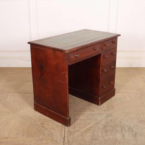 English Children's Desk in Mahogany For Sale - Image 3 of 9