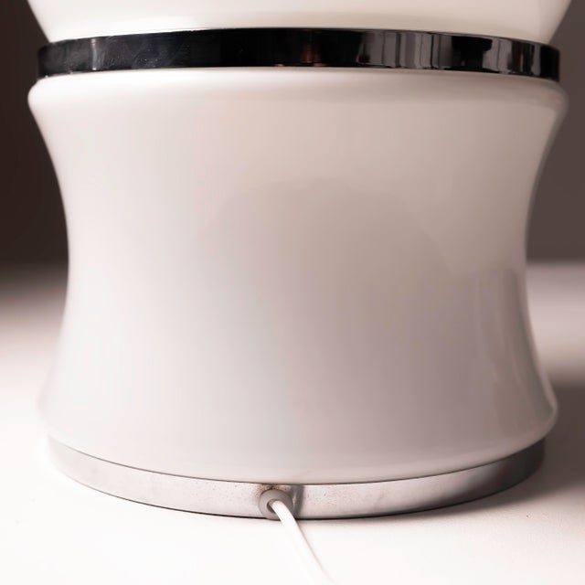 Mid-Century Modern Italian White Opaline Glass Table Lamp by Goffredo Reggiani, 1960s For Sale - Image 3 of 6