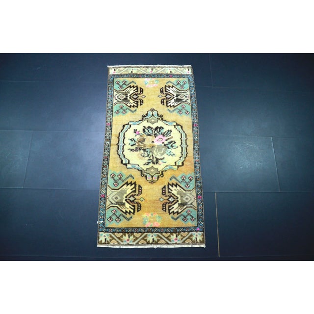 Vintage Floral Design Turkish Rug For Sale In Phoenix - Image 6 of 6
