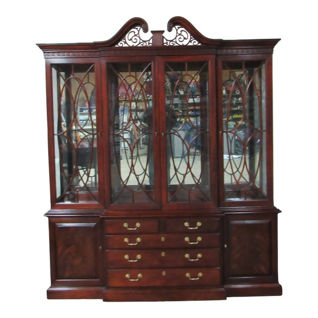 1980s Thomasville China Cabinet Breakfront Mahogany Chippendale Palace For Sale