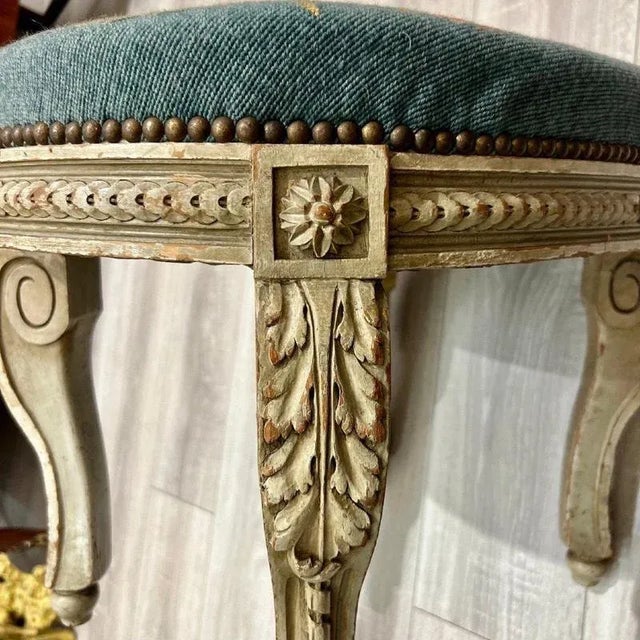 This adorable stool from the Napoleon III era in the 19th century is of exquisite sculpture quality, characterised by...