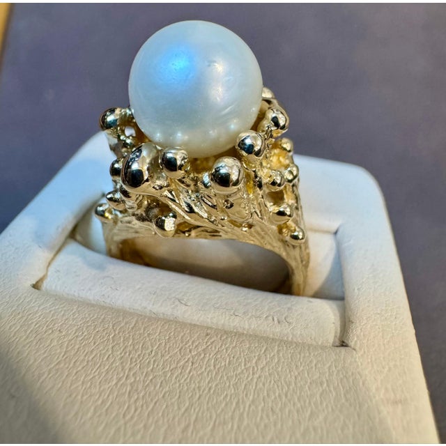 9.5 MM Round Akoya Pearl Ring in 14 Karat Yellow Gold , Size 5.75 For Sale - Image 11 of 18