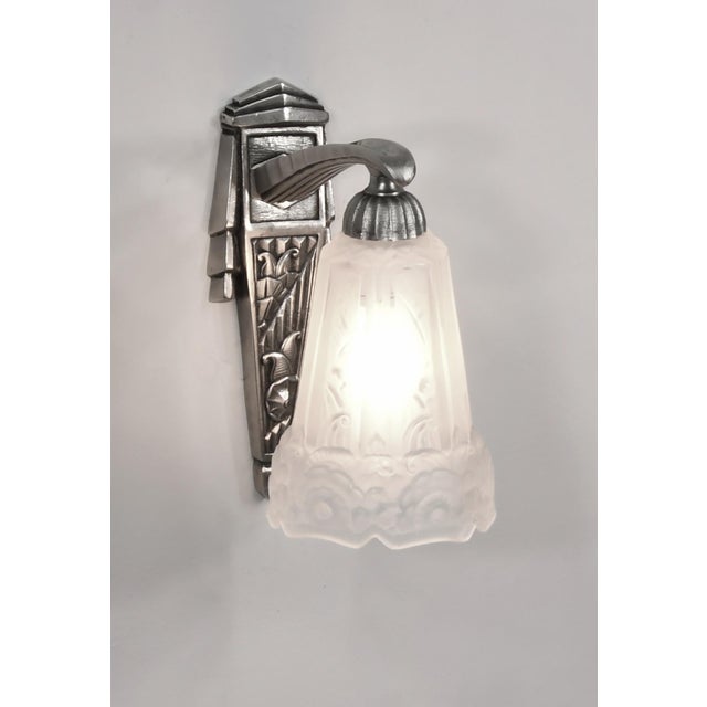 Silver Pair of 1930s Maynadier French Art Deco Wall Sconces - 3 Pairs Available For Sale - Image 8 of 12