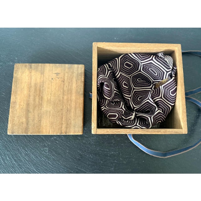 Fine Korean Ceramic Kugibori Irabo Chawan with Oil Drop Glaze For Sale - Image 17 of 18