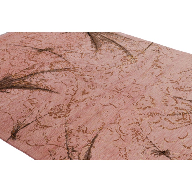 This 5x7 rug represents a gorgeous new line of Rug & Kilim’s Modern Collection—a series of contemporary rugs by one of the...