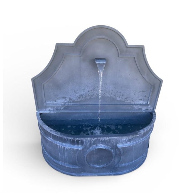 Crafted with a timeless stepped, scalloped backplate and a deep semi-circular basin, this piece mimics the classic lead or...