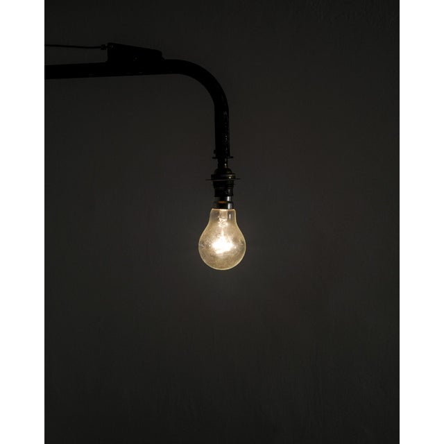Mid-Century Modern French Black Metal Jib Potence Wall Lamp by Jean Prouvé, 1950s For Sale - Image 6 of 7