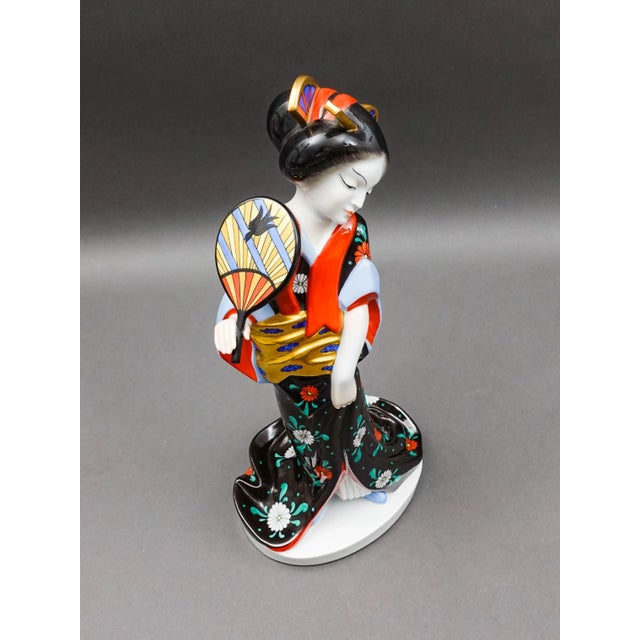 Mid 20th Century Herend Hungary Large Geisha Girl #5660 Black Kimono Porcelain Figurine For Sale In Miami - Image 6 of 8