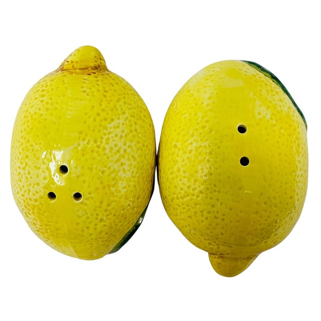 Brighten up your tabletop with this charming pair of authentic vintage Fitz and Floyd lemon salt and pepper shakers....