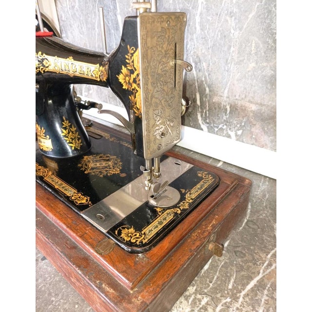 Metal Antique Singer Hand Crank Sewing Machine in Bentwood Case, 1890s For Sale - Image 7 of 9