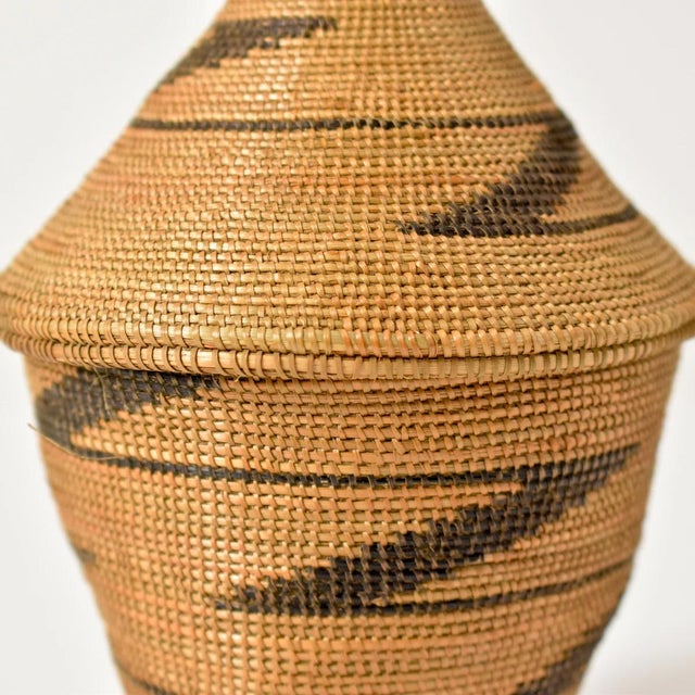 African Early 20th Century Tutsi Basket with Lid Rwanda For Sale - Image 3 of 7
